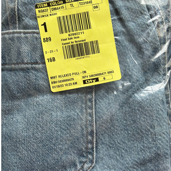 Madewell Pull-On Relaxed Jeans in Beswick Wash, Tall L - Picture 4 of 4